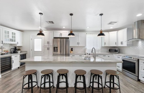 Camelback East Casa | Lavish 5 bed w/Backyard Oasis & Gameroom!