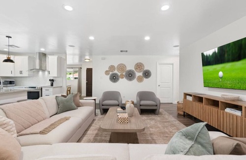 Camelback East Casa | Lavish 5 bed w/Backyard Oasis & Gameroom!