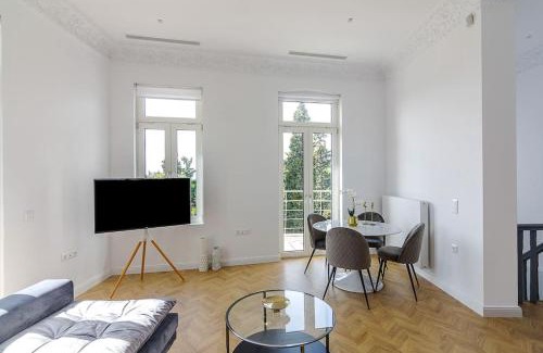 Kifisia Apartamento | Lavish Mansion House 1928 in Kifisia by UPSTREET