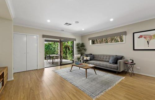 Armstrong Creek Casa | Lavish Modern Home - 10mins to Torquay & Geelong