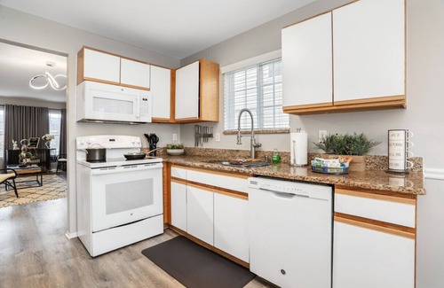 Southfield Condominio | Lavish Nest/KingBed/Min to Ascension Hospital