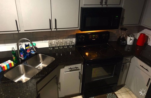 Shady Acres Apartamento | Lavish paradise 2 bedroom - 2 bathroom residence in the heights