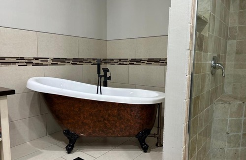 Grand Boulevard Apartamento | Lavish Stay near lake & downtown #2