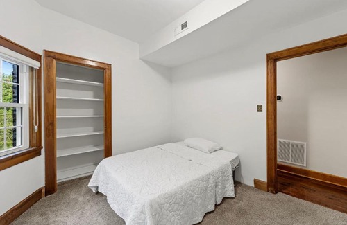 Grand Boulevard Apartamento | Lavish Stay near lake & downtown #2
