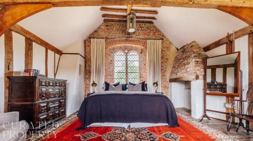 Hales Casa | Lavish Tudor Estate & Gardens - Sleeps 25