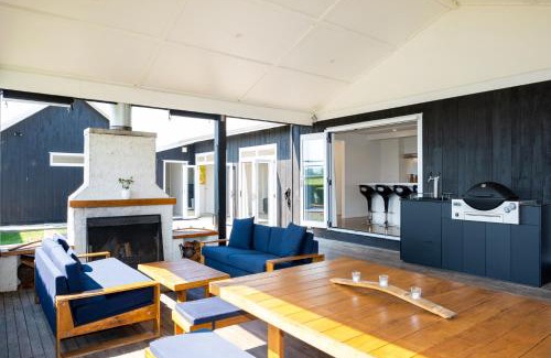 Clive Casa | Lawn Road Retreat
