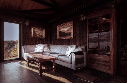 Borgarnes Cabina | Laxfoss - Waterfall Lodge