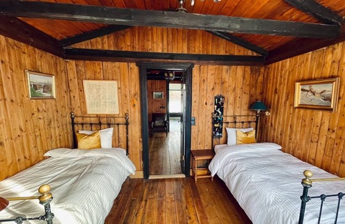 Borgarnes Cabina | Laxfoss - Waterfall Lodge