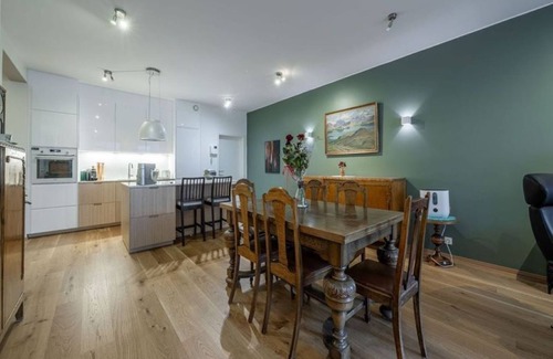 Hliðar Apartamento | Laxi luxury apartments, family friendly, centre of Reykjavik. Private parking..