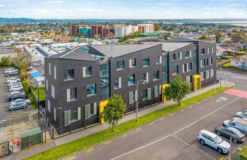 Avondale Cabaña | Layard Apartments 523 – West Auckland Apartment