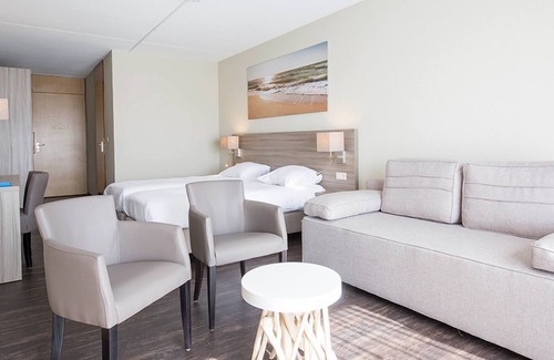 Callantsoog Hotel | Lazy Beach Days w/ Relaxing Pool, Coastline & Ooghduyne Golf | 2 Units