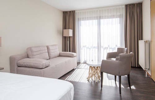 Callantsoog Hotel | Lazy Beach Days w/ Relaxing Pool, Coastline & Ooghduyne Golf | 2 Units