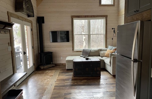 Bozeman Cabina | Lazy Bear Cabin- 2 bdrm 2 bath. 10min to downtown and convenient to everything.