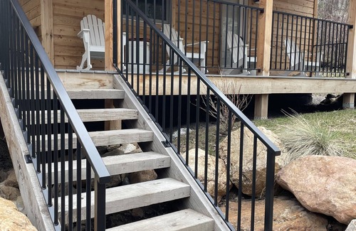 Bozeman Cabina | Lazy Bear Cabin- 2 bdrm 2 bath. 10min to downtown and convenient to everything.
