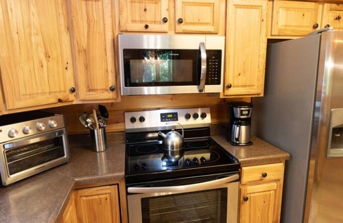 Gatlinburg - Pigeon Forge Apartamento | Lazy Bear Cabin w/ Breathtaking Views!