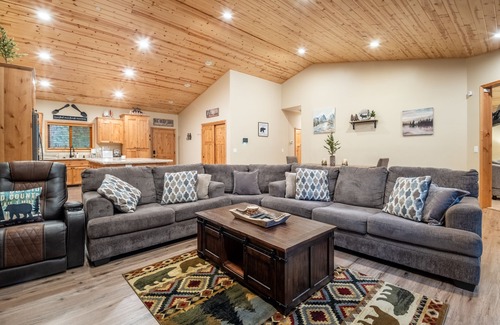Summit Estates Casa | Lazy Bear Lodge by AvantStay | 🌲 Pine Tree Paradise w/ Game Room