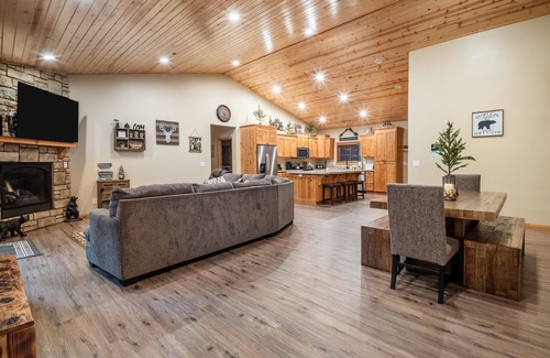 Summit Estates Casa | Lazy Bear Lodge by AvantStay | 🌲 Pine Tree Paradise w/ Game Room