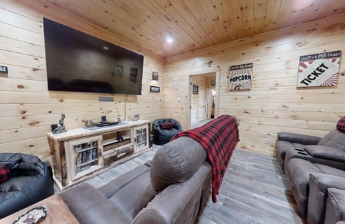 Walland Casa | Lazy Bear Lodge cabin