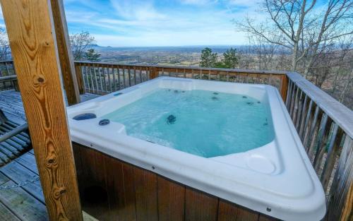 Sevierville Villa | Lazy Bear Retreat