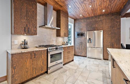 La Minerve Chalet De Esquí | Lazy Bear Waterfront Chalet W4 Bdrs And Hot Tub