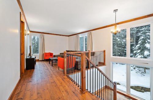 La Minerve Chalet De Esquí | Lazy Bear Waterfront Chalet W4 Bdrs And Hot Tub