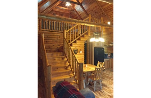 Blaney Park Cabina | Lazy Cedars Log Cabin