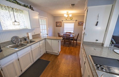 Granbury Casa | Lazy Days Lakefront Retreat Lake Granbury, full home, yard, dock-lift, parking