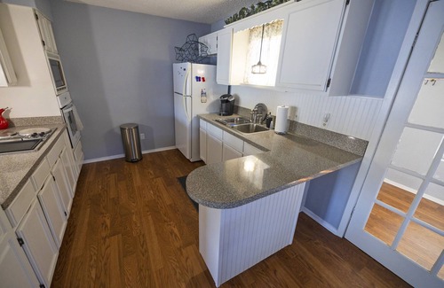 Granbury Casa | Lazy Days Lakefront Retreat Lake Granbury, full home, yard, dock-lift, parking