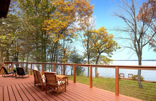 Markesan Cabina | 'Lazy Days Lakehome' w/ Wraparound Deck!