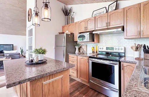 Ashfield-Colborne-Wawanosh Cabaña | Lazy Days-Lakefront charm