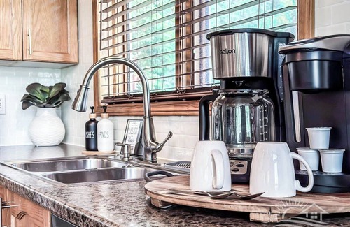 Ashfield-Colborne-Wawanosh Cabaña | Lazy Days-Lakefront charm