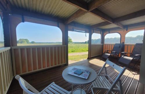 Alresford Complejo | 'LAZY DAYS' self contained Tiny Home for adults only