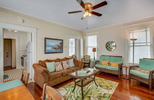San Jacinto Casa | Lazy Days Summary: La