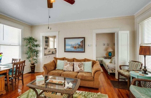 San Jacinto Casa | Lazy Days Summary: La