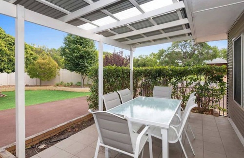 Marybrook Casa | Lazy Days @ the Beach, 100m to beach