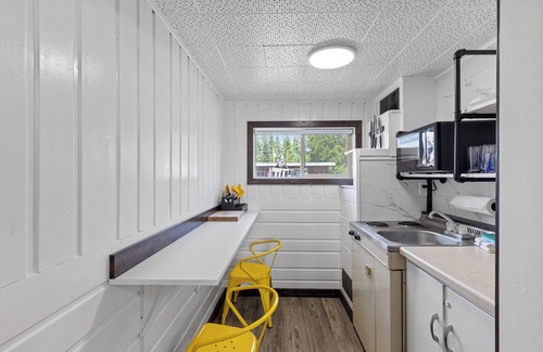 West Yellowstone Hotel | Lazy Duck Inn #18 Two Bedroom/ Kitchen