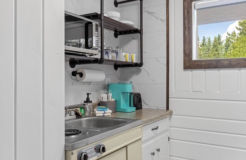 West Yellowstone Hotel | Lazy Duck Inn #19 2 Bedroom w/Kitchen