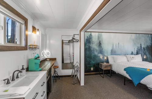 West Yellowstone Hotel | Lazy Duck Inn Room #25 Family Suite