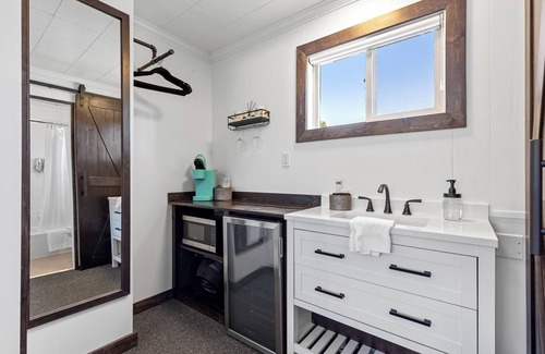 West Yellowstone Hotel | Lazy Duck Inn #28 King Suite