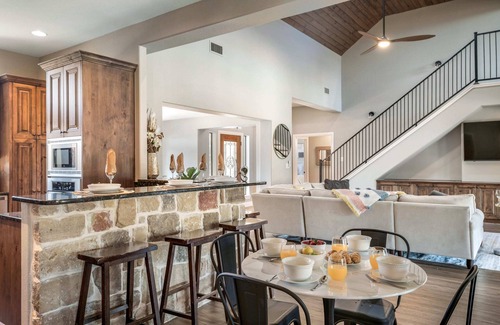 Kingsland Casa | Lazy Getaway on The Cove | Concierge Services
