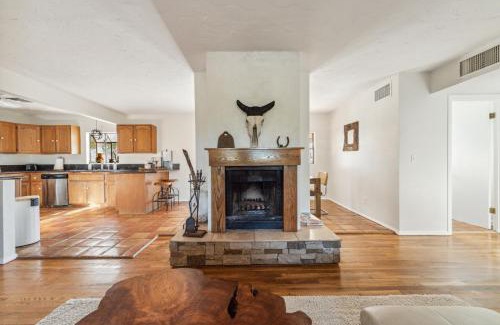 Diamond Bell Ranch Casa | Lazy H Bar Desert Outpost Ranch House with Pool and Hot Tub