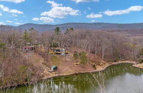 Luray Casa | Lazy Lake 3BR Cabin w/Mtn Views + Hot Tub +Wi-Fi