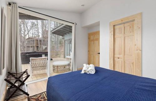 Luray Casa | Lazy Lake 3BR Cabin w/Mtn Views + Hot Tub +Wi-Fi