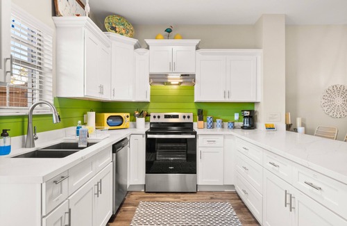 Lake Charles Casa | Lazy Lime Townhome - Near Golf & Casinos - Sleeps 8