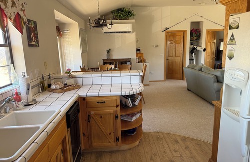 Weldon Cabina | Lazy Pine Ranch-Quiet or Outdoor Adventure Getaway that includes Wi-Fi and AC