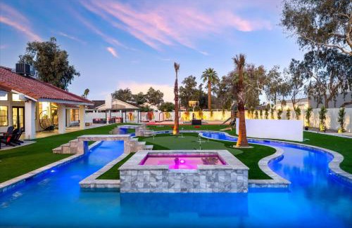 Glendale Casa | Lazy River Luxe 6 BR Sleeps 16 Pickleball Hot Tub