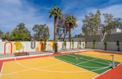Glendale Casa | Lazy River Luxe 6 BR Sleeps 16 Pickleball Hot Tub
