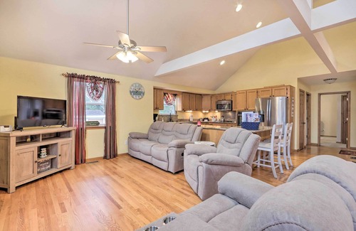 Warsaw Casa | 'Lazy RS Lakehouse' w/ Hot Tub & Dock in Warsaw!