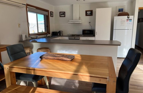Waterhouse Villa | Lazy Sails Port - Pets welcome outside , WiFi