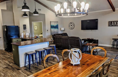 Marble Falls Casa | LBJ Open Water Home w / Dock de cuerda y muelle de 2 niveles